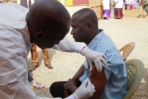 Ebola : aucune contamination après un nouveau vaccin