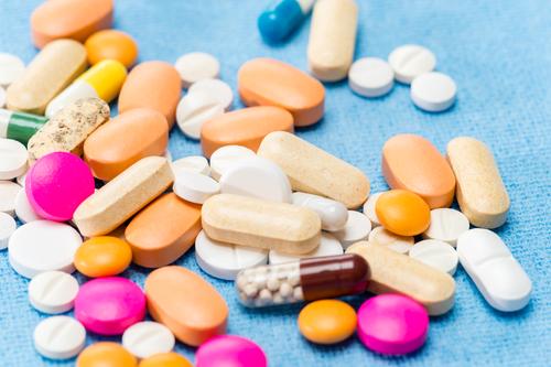 Revue Prescrire : 90 médicaments plus dangereux qu'utiles