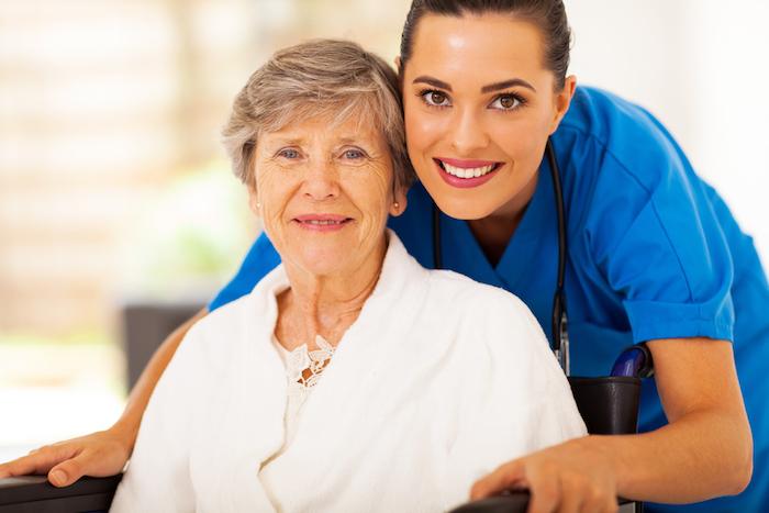 Urgences : des infirmières pour réduire réduit les hospitalisations des personnes âgées