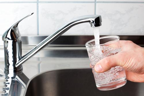 Eau du robinet : pas si bonne pour la santé des enfants