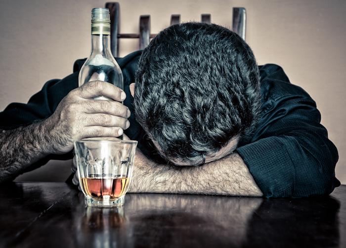 Alcoolisme : la consommation excessive accroît les risques de démence