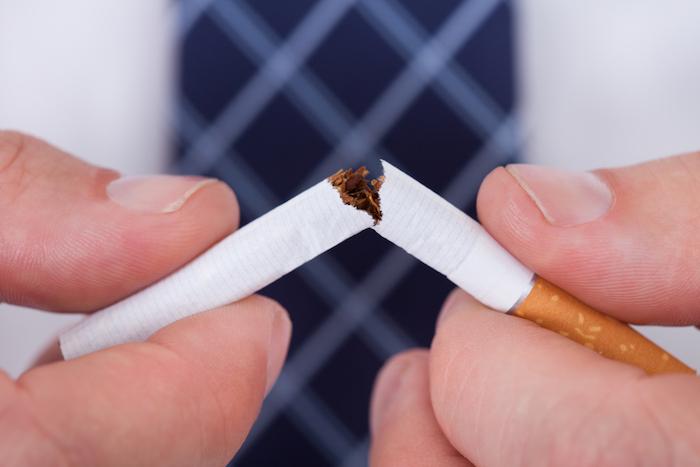 Infarctus : le risque augmente dès la première cigarette