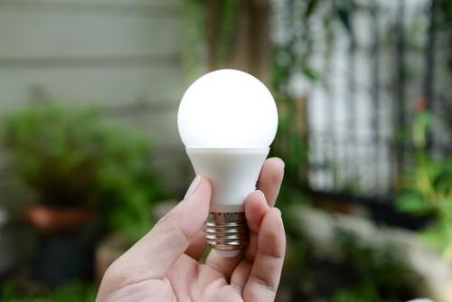 Ampoules LED : potentiellement à risque pour les yeux