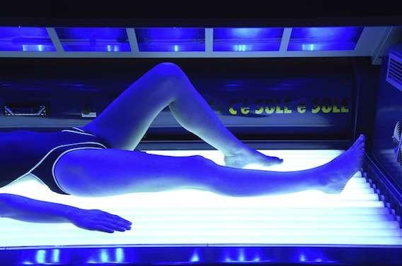 Mélanome :  les UV artificiels multiplient le risque