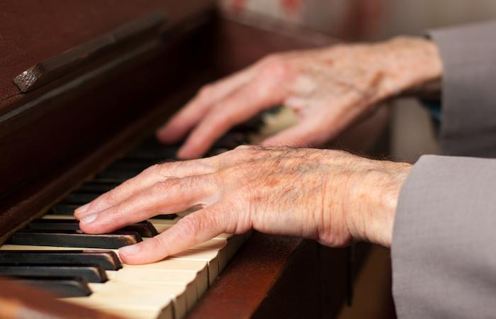 Alzheimer : la musique améliore le comportement