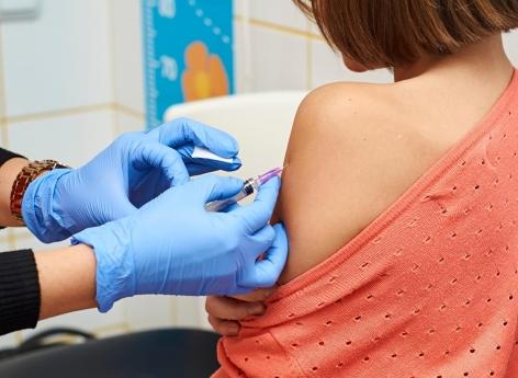 Cancer du col de l’utérus : la vaccination réduit toutes les lésions pré-cancéreuses