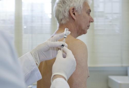 Vaccin contre le zona : il est désormais recommandé après 65 ans