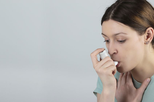 Asthme de l’enfant : un traitement présaisonnier pour prévenir les exacerbations automnales