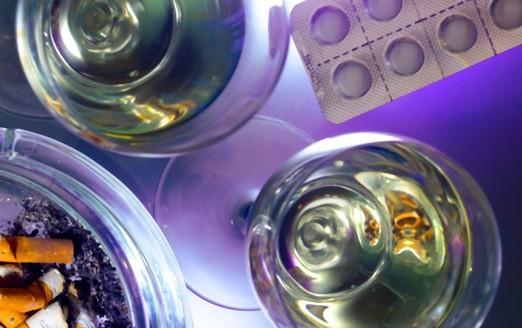 Alcool et médicaments : des liaisons dangereuses sous-estimées
