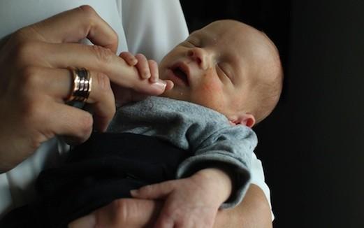 Petit poids de naissance : accompagner les mères précaires est essentiel