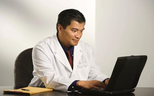 Rapport e-santé : le virage numérique doit passer par les médecins